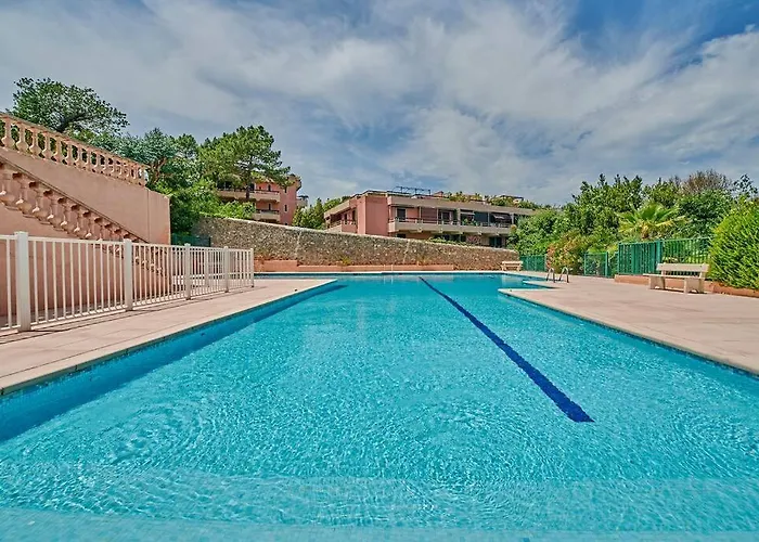 Sunrise -Swimming-Pool-Saint-Tropez Center-Parking