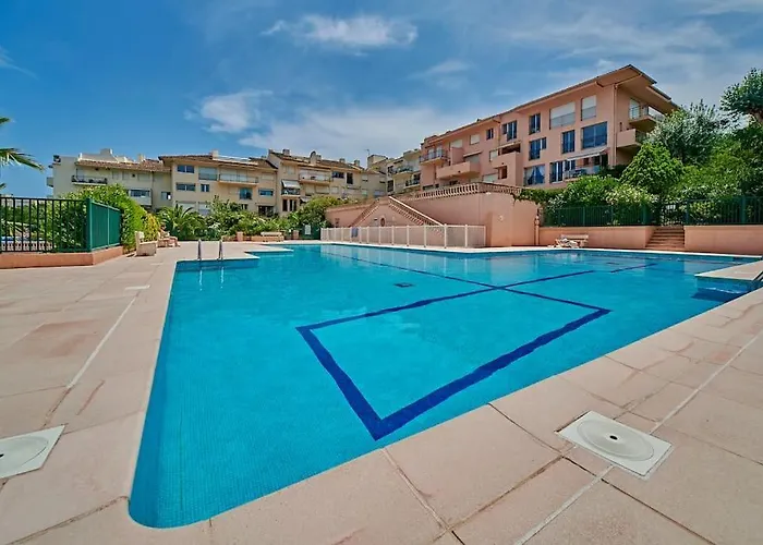 Sunrise -Swimming-Pool-Saint-Tropez Center-Parking